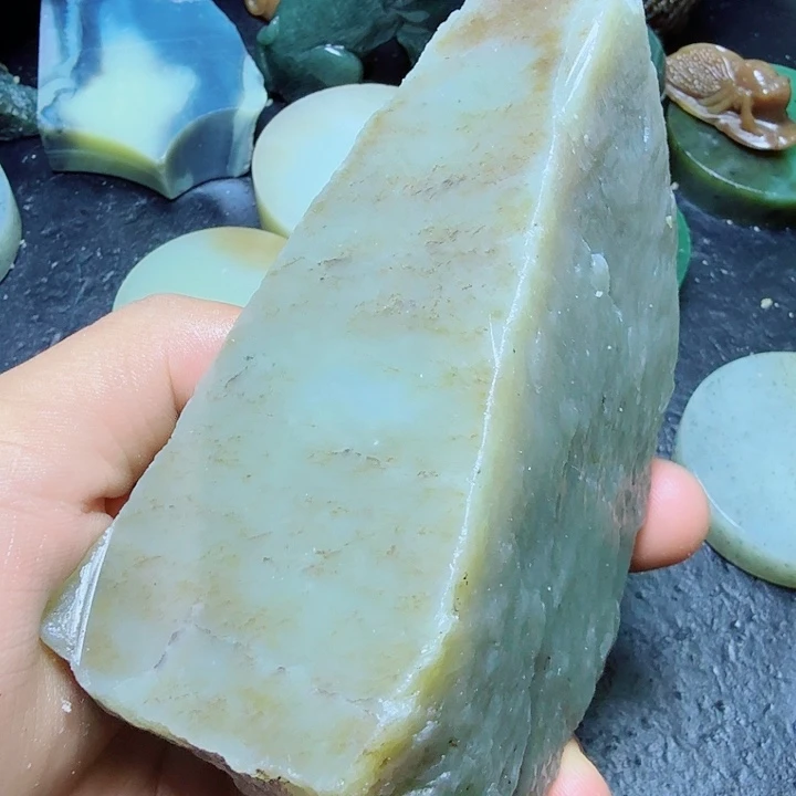 和田玉（糖玉）未镶嵌珠宝奇石
