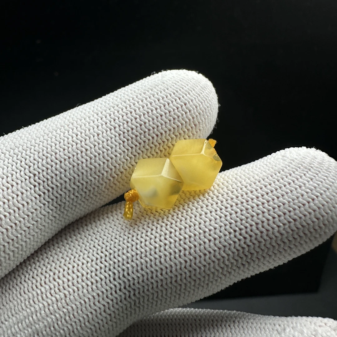 B3696天然原矿俄料蜜蜡 八楞有瑕 8mm支持复检