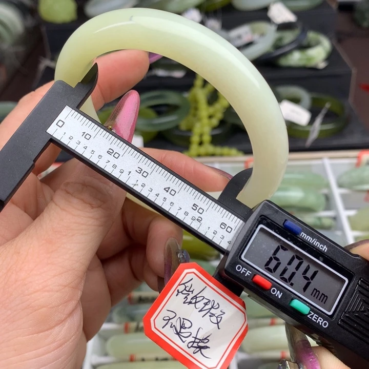 蛇纹石玉手镯未镶嵌1039