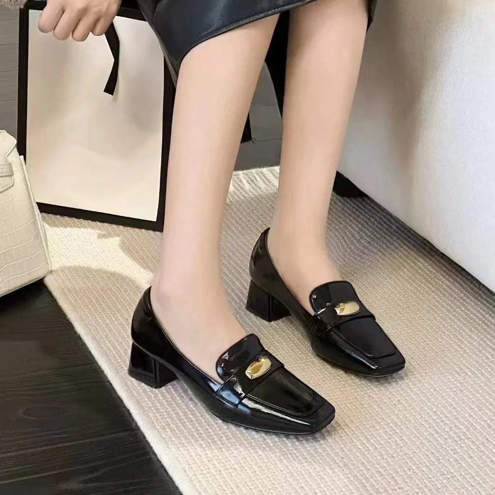 C1671 黑色 春秋时尚方头舒适低跟真皮中口女单鞋