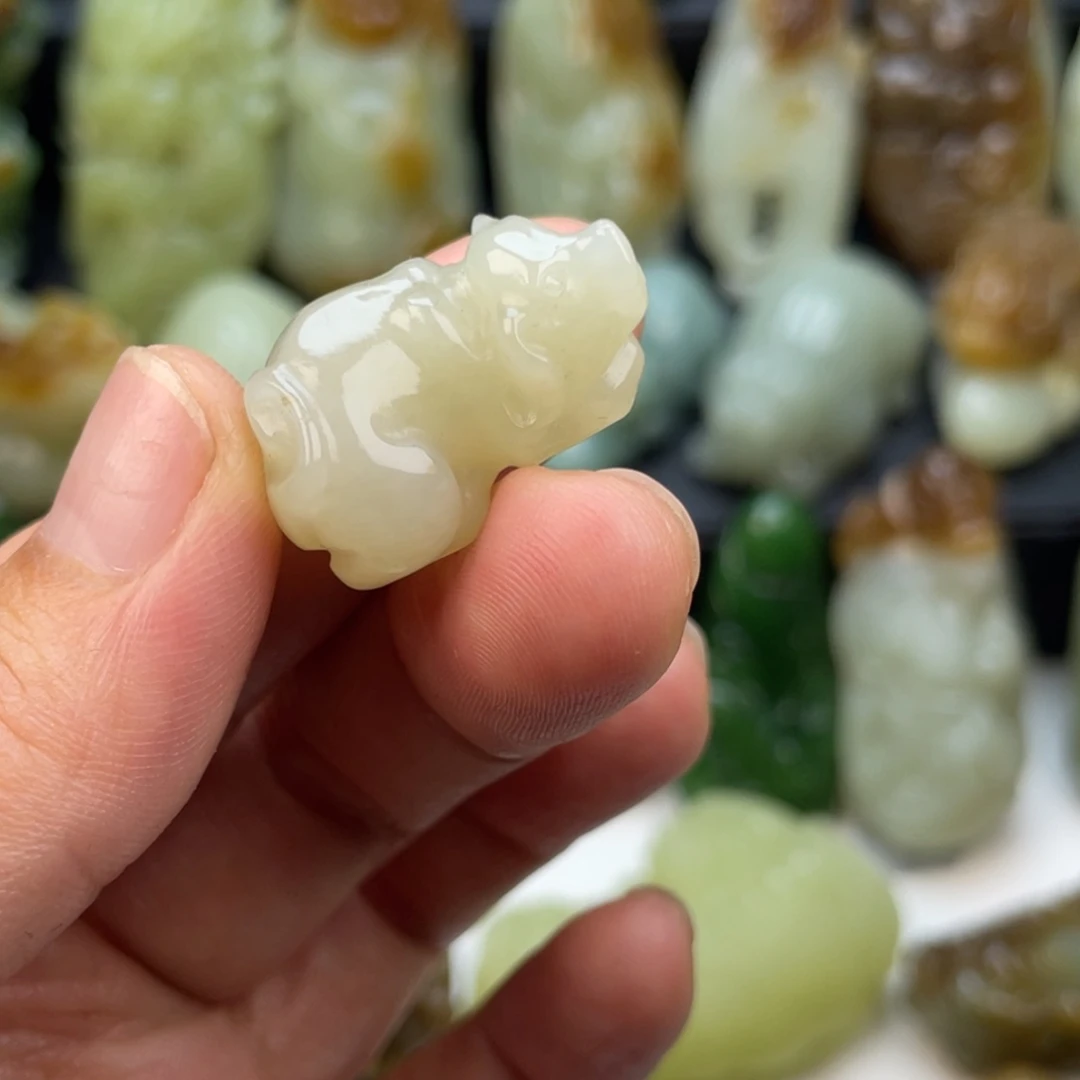 和田玉未镶嵌颈饰滕****馆
