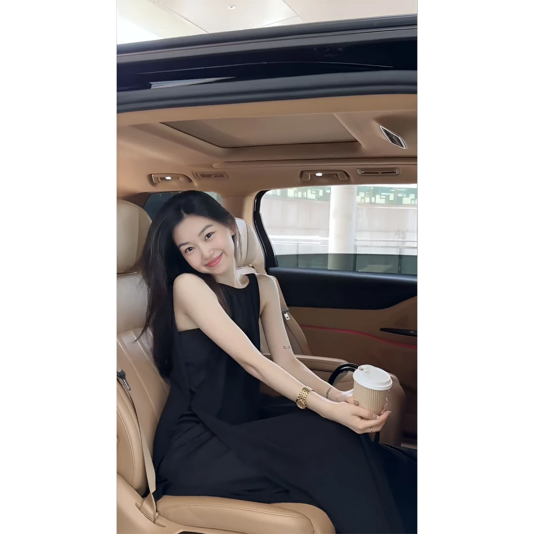 MARIE.COCO夏季新款高级感无袖连衣裙女今年流行绝美气质飘逸长裙