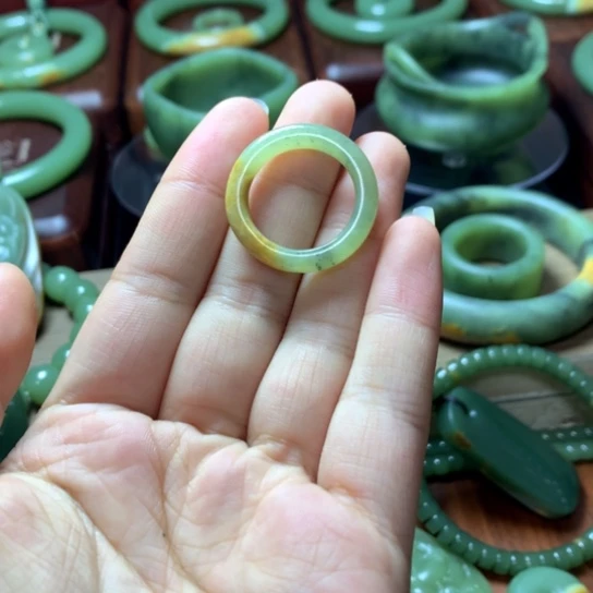 岫岩河磨玉（透闪石质玉）未镶嵌戒圈