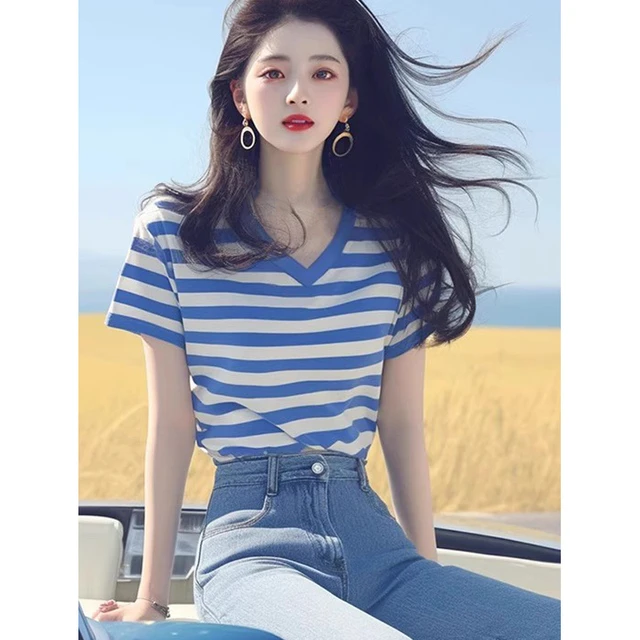 洋气独特超好看小众设计感别致上衣蓝色条纹显瘦短袖V领T恤夏