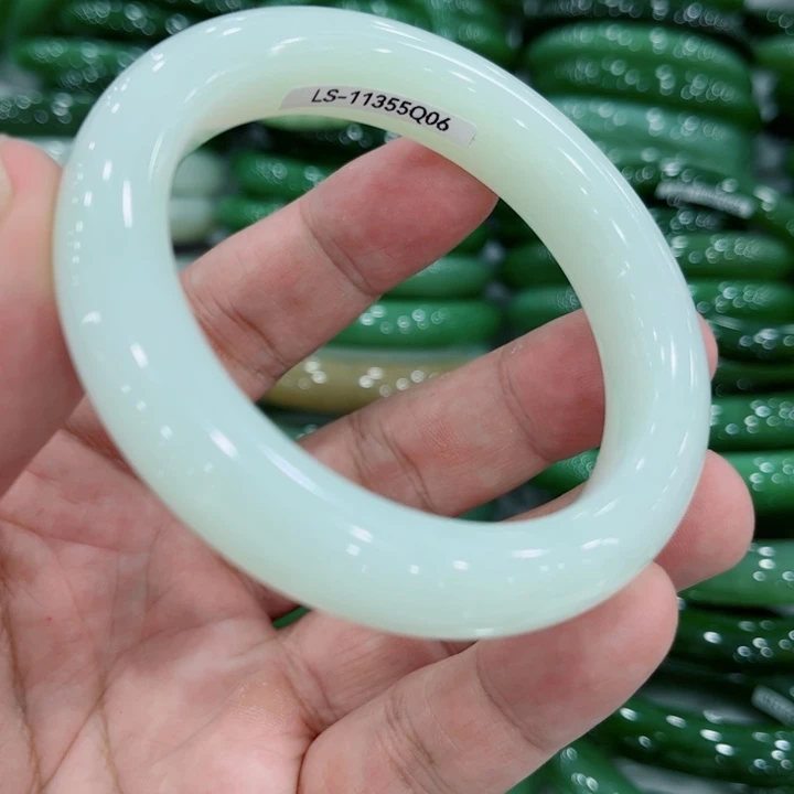 和田玉未镶嵌手镯3500