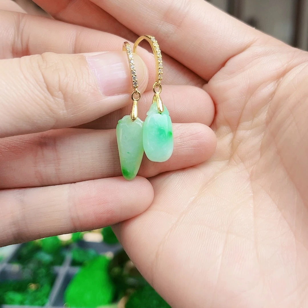 翡翠颈饰未镶嵌耳饰