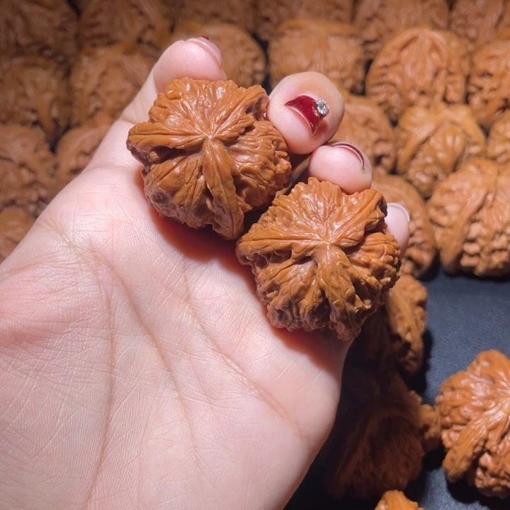福***帮文玩核桃吊坠白狮子