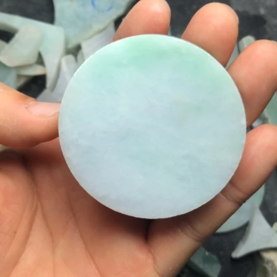 翡翠未镶嵌颈饰裸石