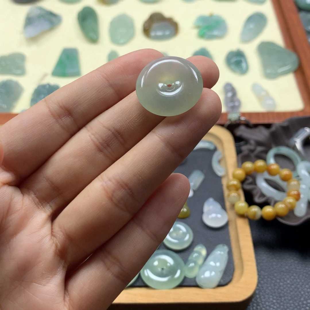 翡翠未镶嵌颈饰扣子