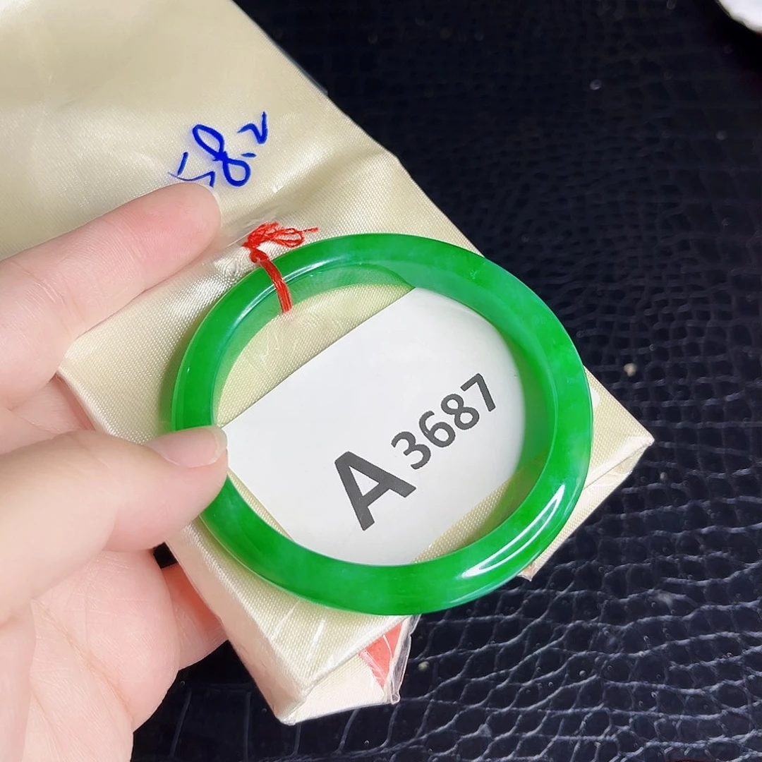 翡翠手镯未镶嵌手镯