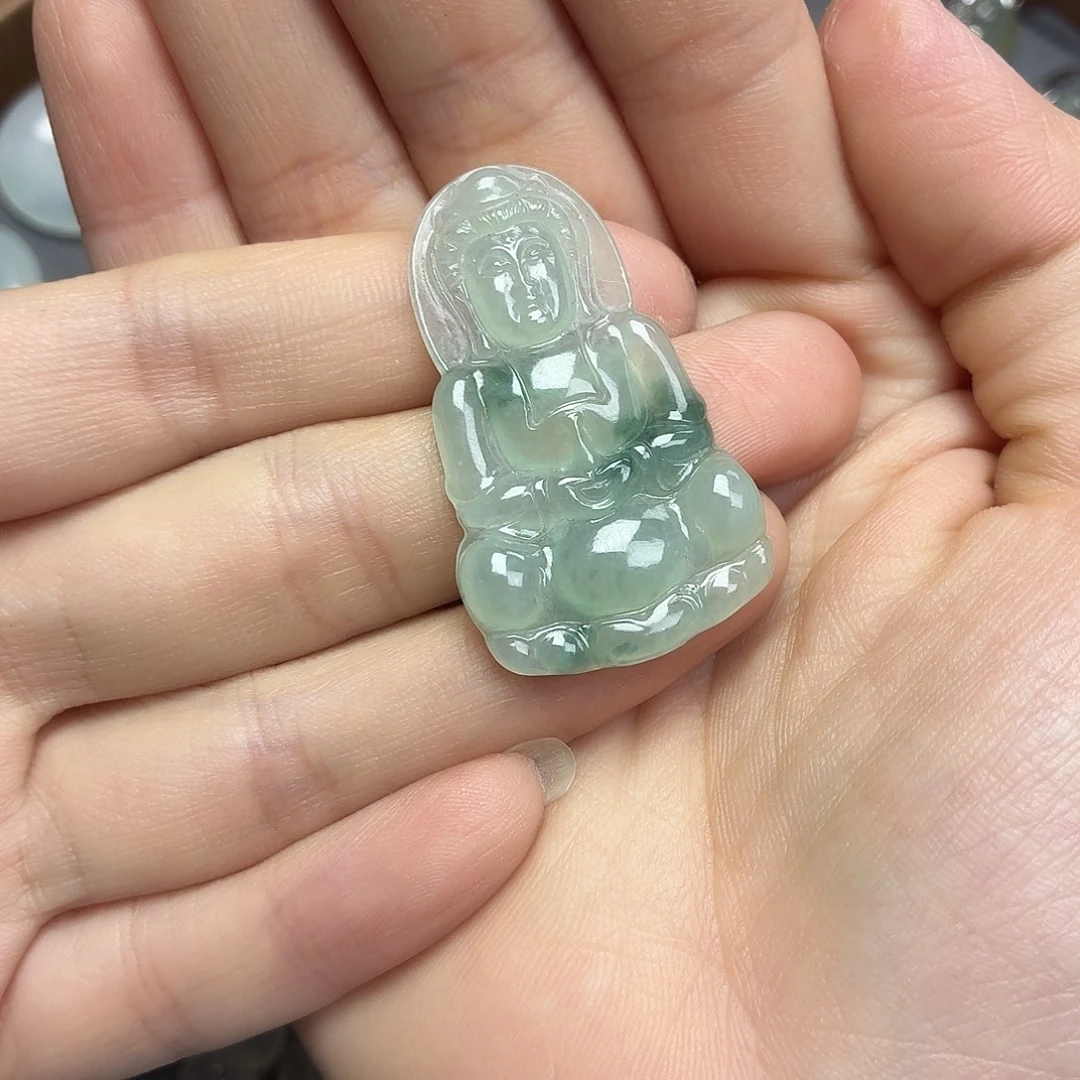 尚***莉翡翠未镶嵌颈饰飘花观音