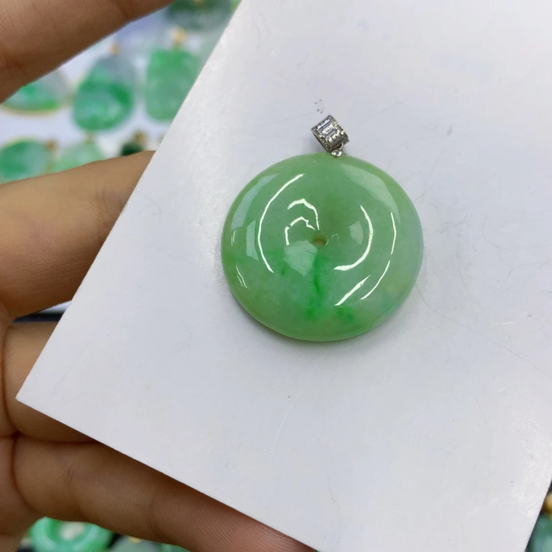 翡翠18K金镶嵌颈饰翡翠