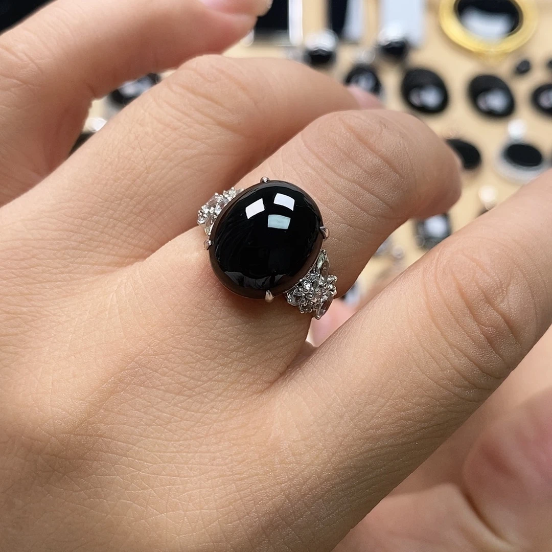 翡翠18K金镶嵌戒指