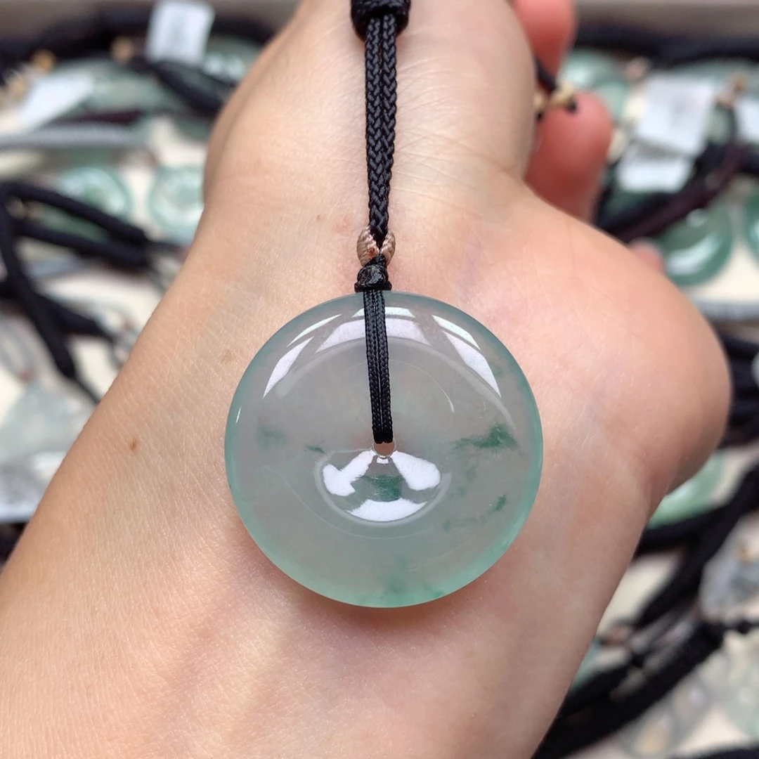 翡翠未镶嵌颈饰平安扣