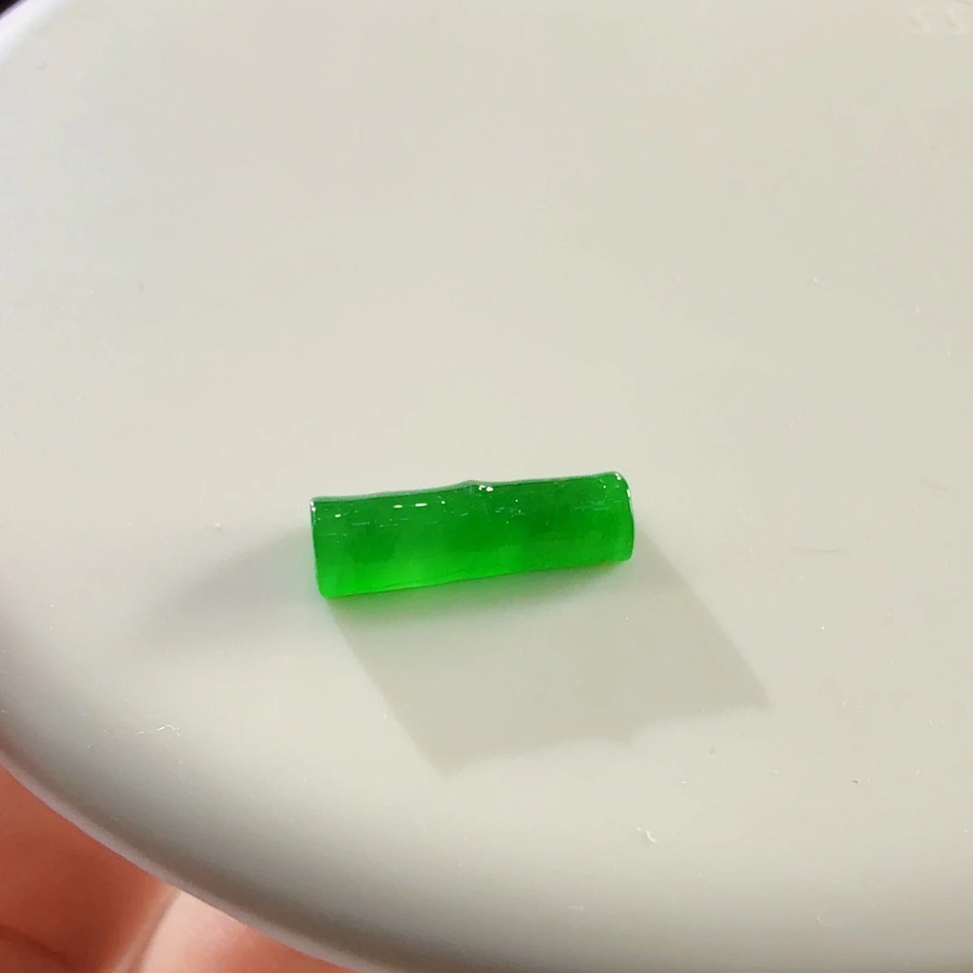 颈饰未镶嵌翡翠裸石
