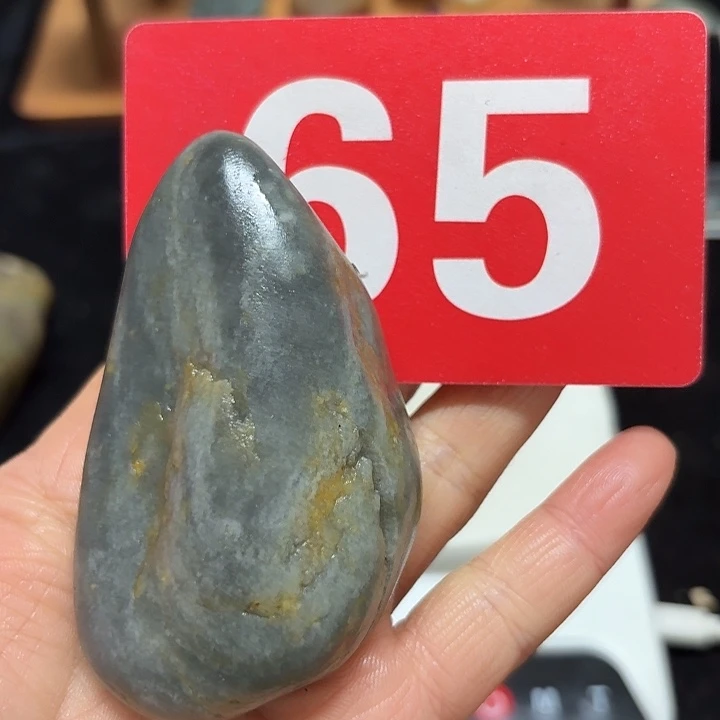 和田玉未镶嵌把件