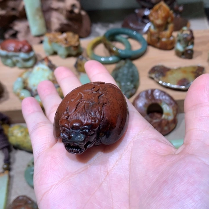 未镶嵌岫岩河磨玉(透闪石质玉)把件