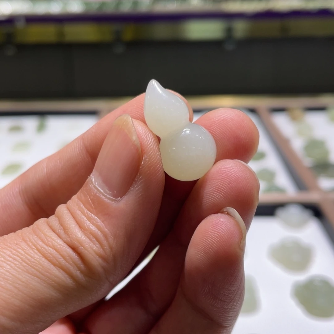 和田玉未镶嵌颈饰小葫芦