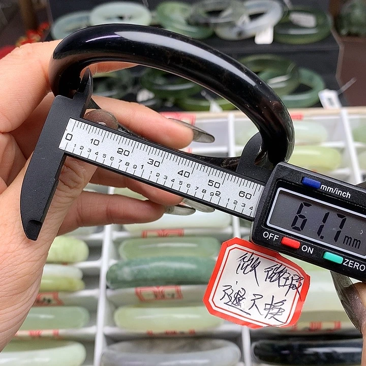 蛇纹石玉手镯未镶嵌780