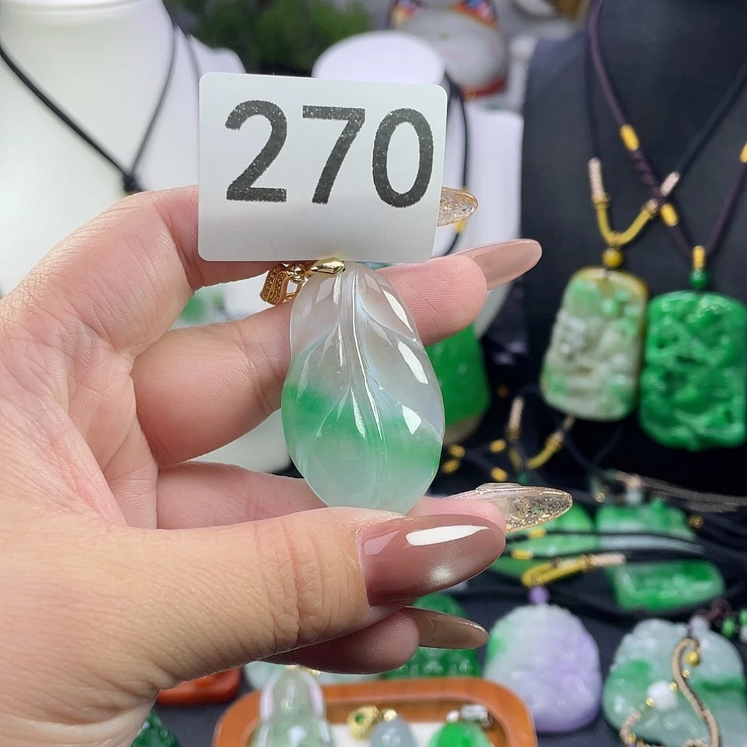 翡翠未镶嵌吊坠(赠链)