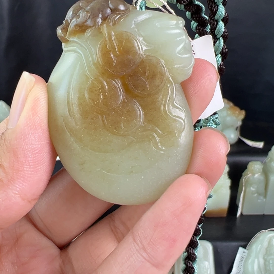 颈饰未镶嵌和田玉（糖玉）