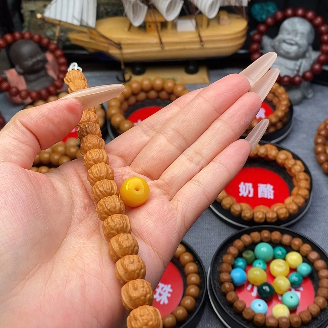 如***调吊坠猴头核桃小蛤蟆+蜡