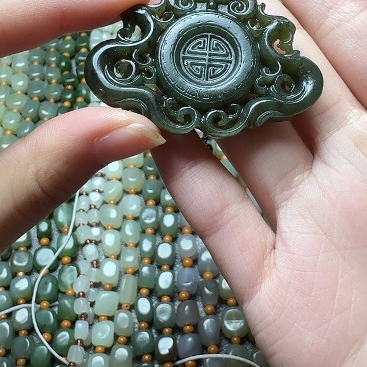 和田玉未镶嵌颈饰