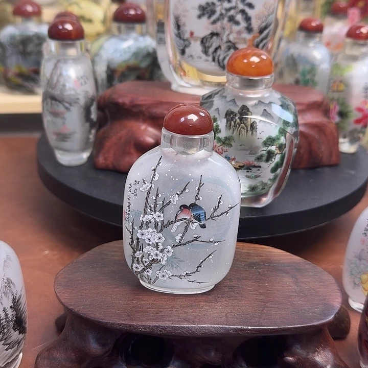 不***多鼻烟壶内画花鸟图