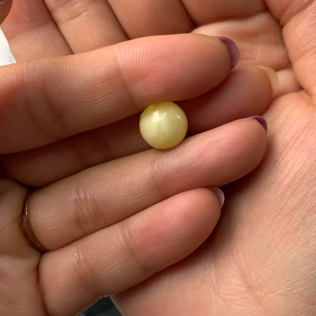 妮***绾琥珀未镶嵌裸石蜜蜡