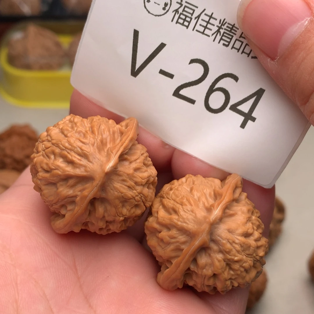 文玩核桃把件35金牛………..