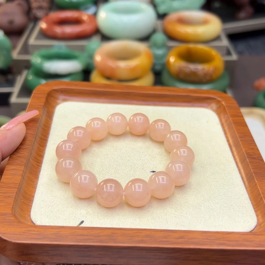 未镶嵌手镯石英岩玉大**乔