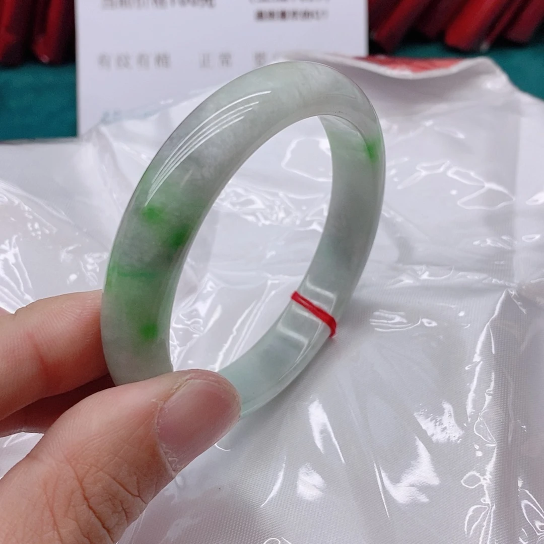 翡翠手镯未镶嵌单****妇A677777777