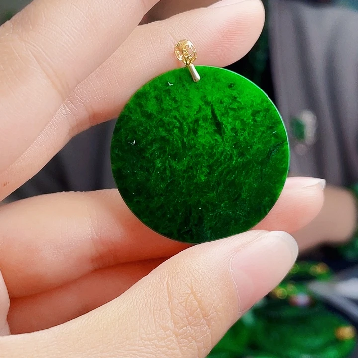 翡翠18K金镶嵌颈饰多样性