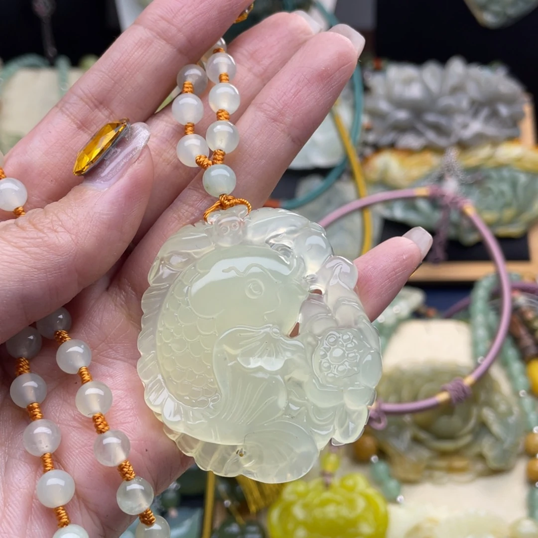 蛇纹石玉颈饰未镶嵌