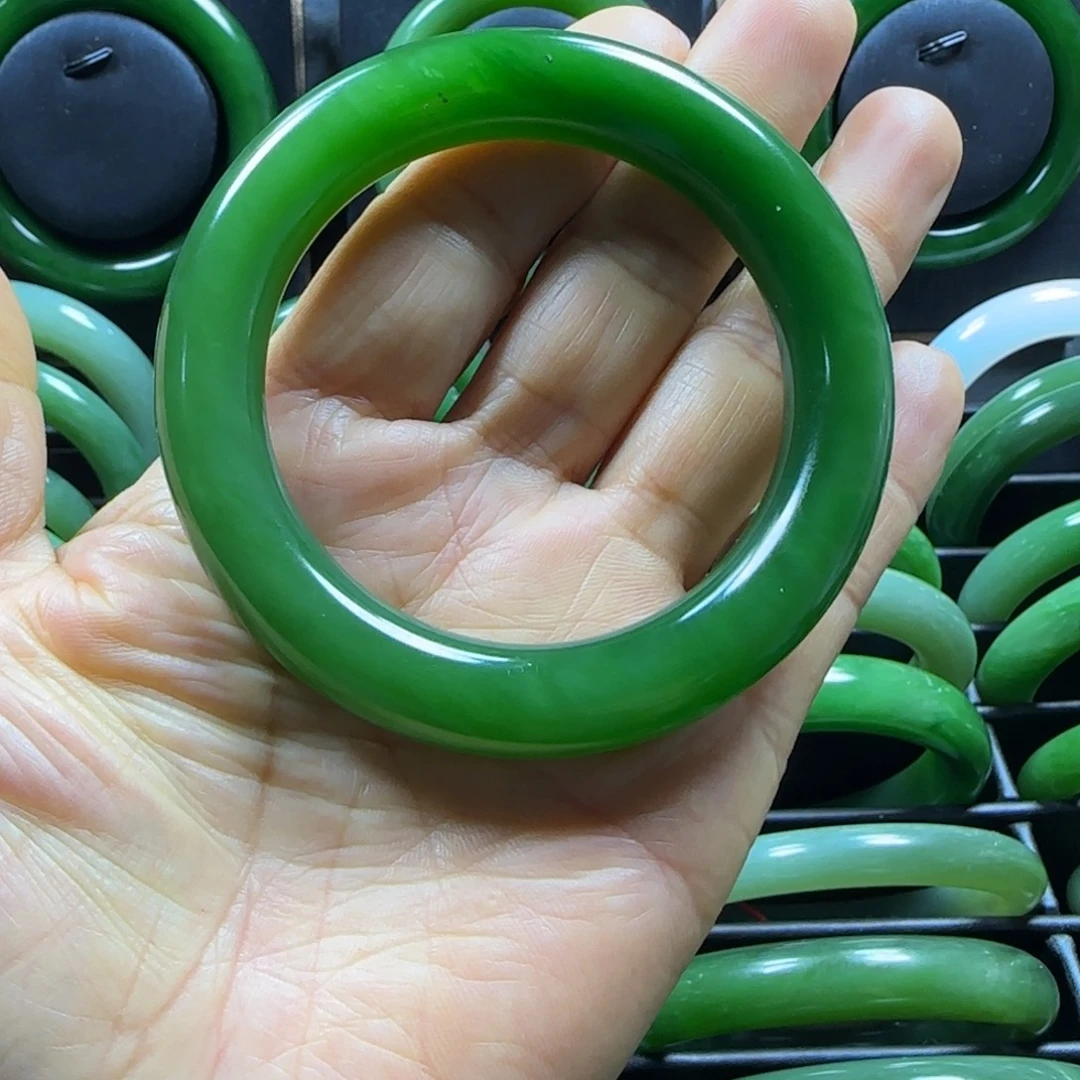 和田玉未镶嵌手镯