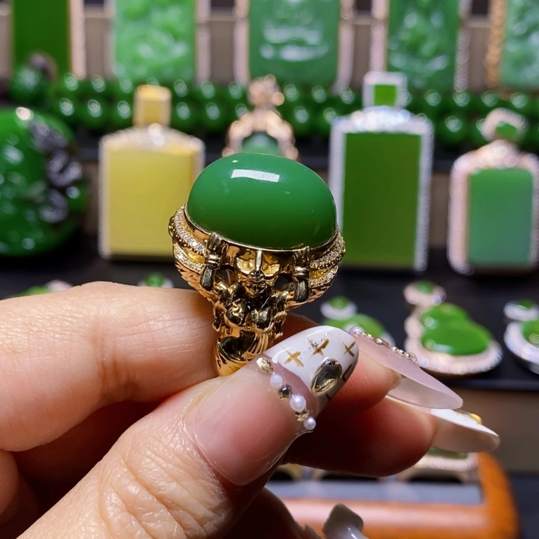 总***的和田玉18K金镶嵌挂件