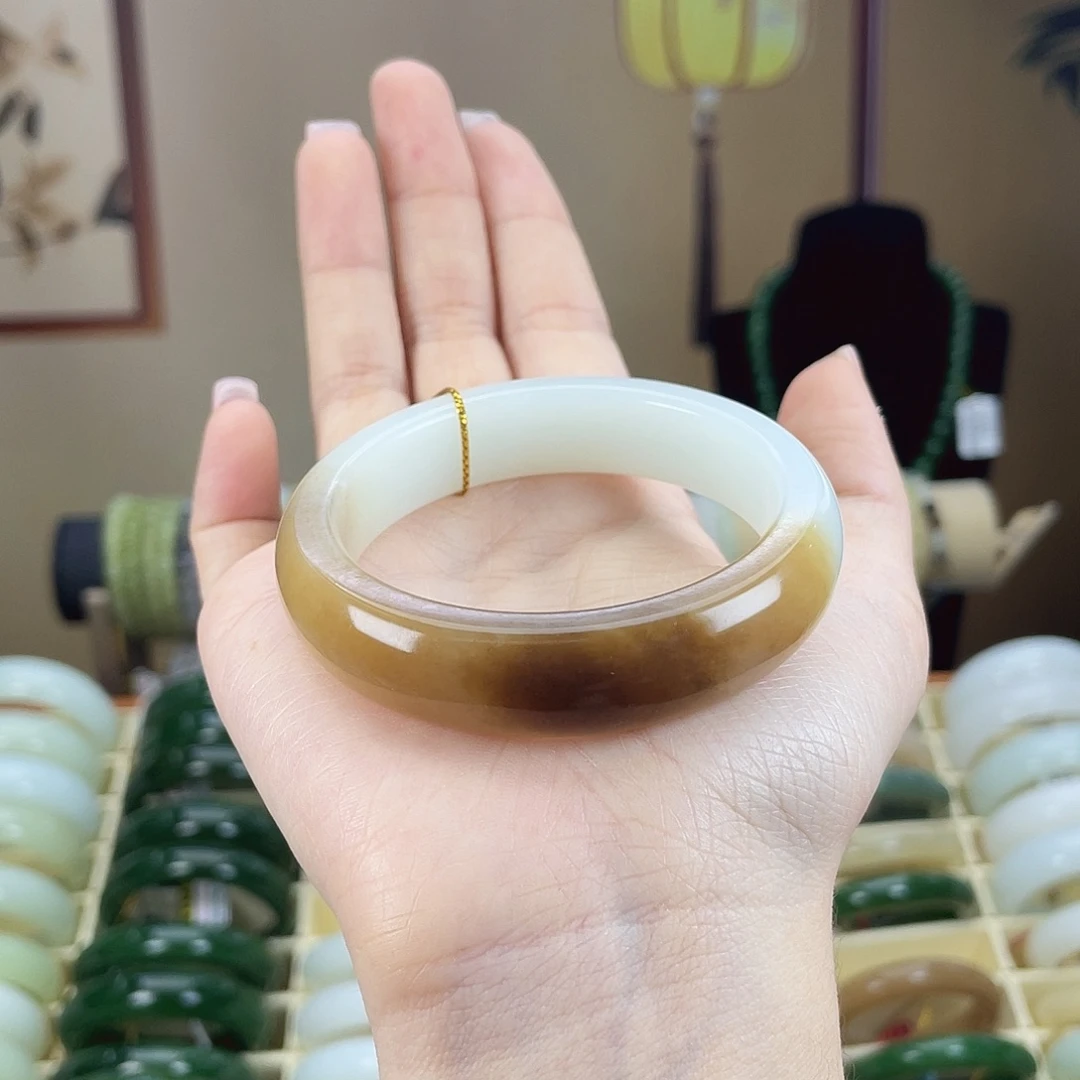 和田玉未镶嵌手镯