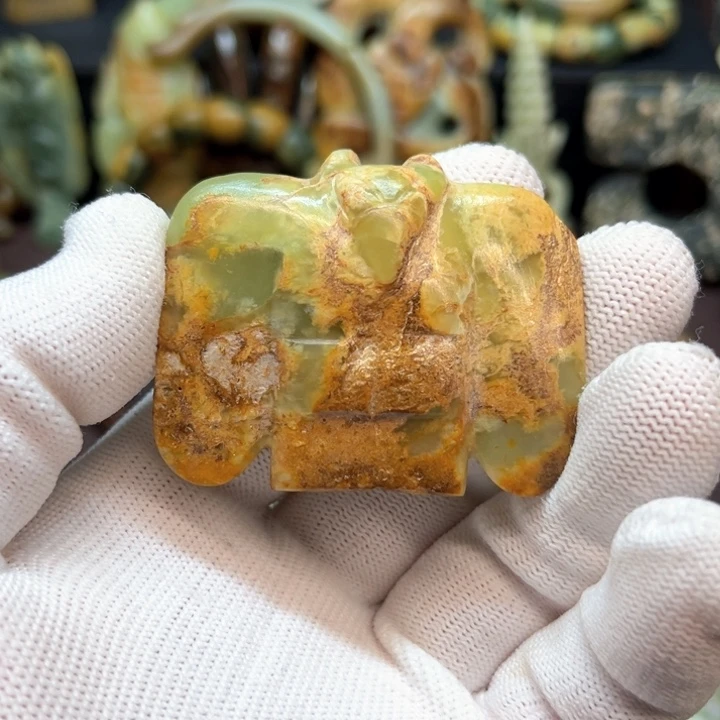 未镶嵌岫岩河磨玉（透闪石质玉）车挂瑞****8