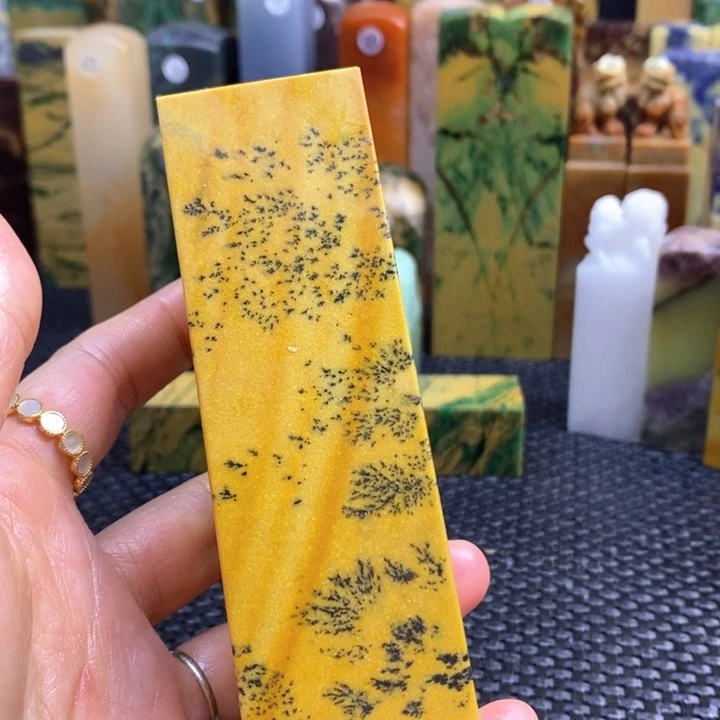 青田石天***人青田石印章石