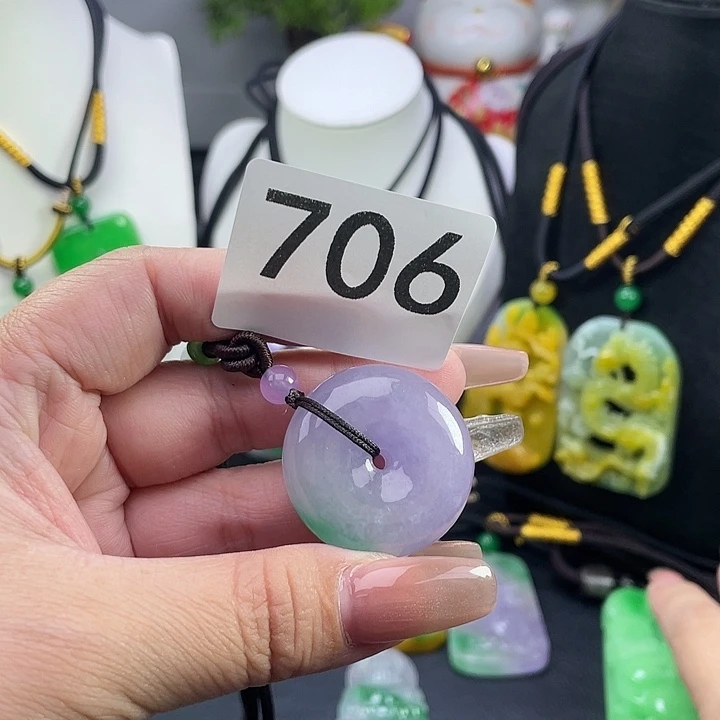 翡翠未镶嵌吊坠(赠链)