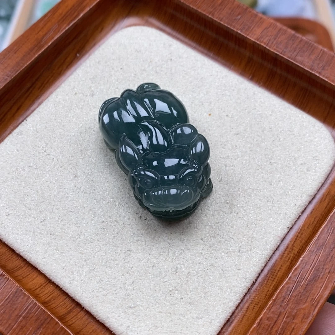 翡翠未镶嵌颈饰如意貔貅