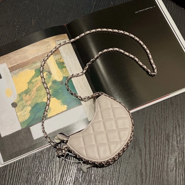 95新 Chanel/香奈儿 舍得 Chanel Mini小半月月牙包斜挎包