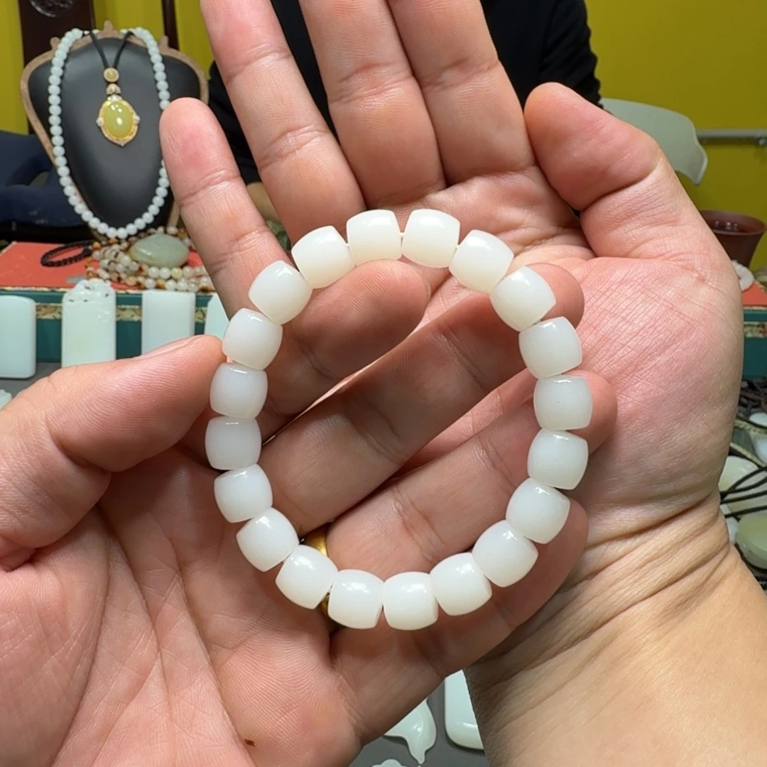 菡***姐和田玉未镶嵌吊坠(不含链)