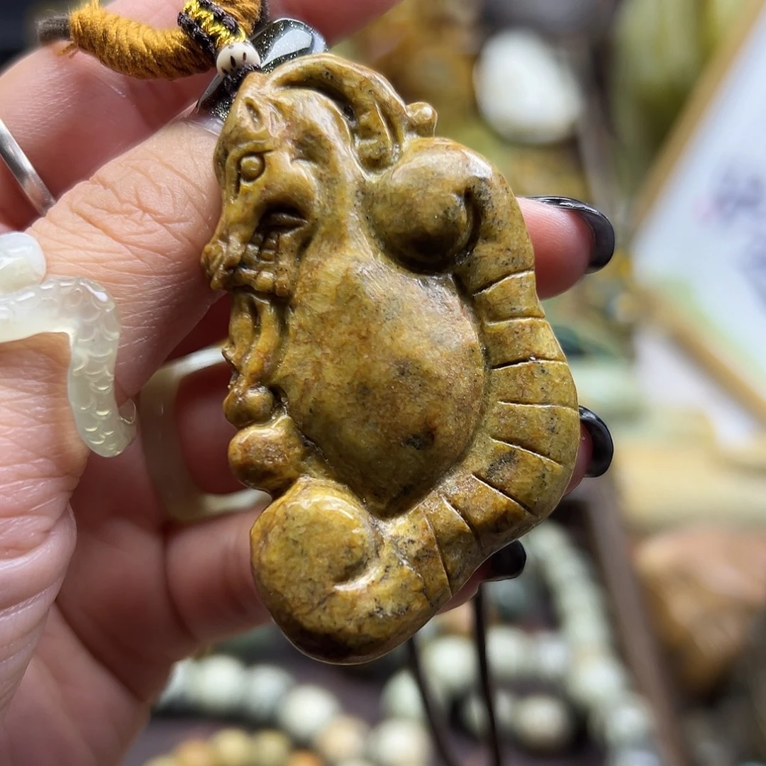 颈饰未镶嵌岫岩河磨玉（透闪石质玉）河磨玉马上如意