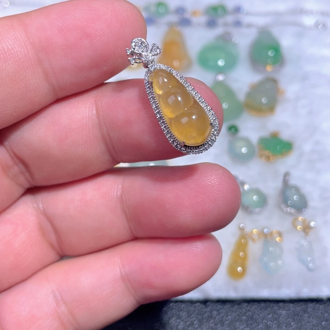 翡翠18K金镶嵌颈饰