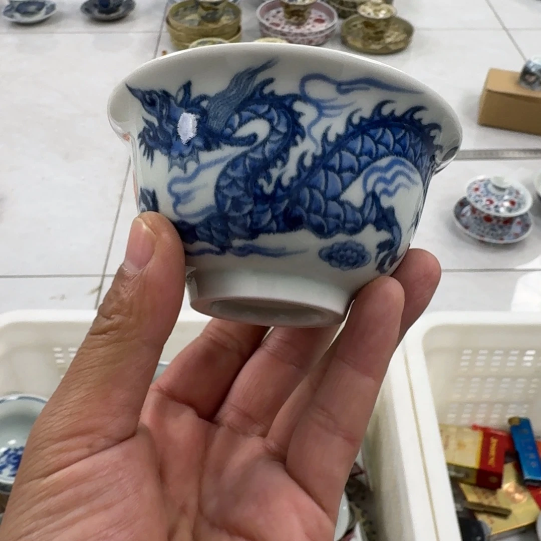 陶摆件青花铠甲龙主人压手杯