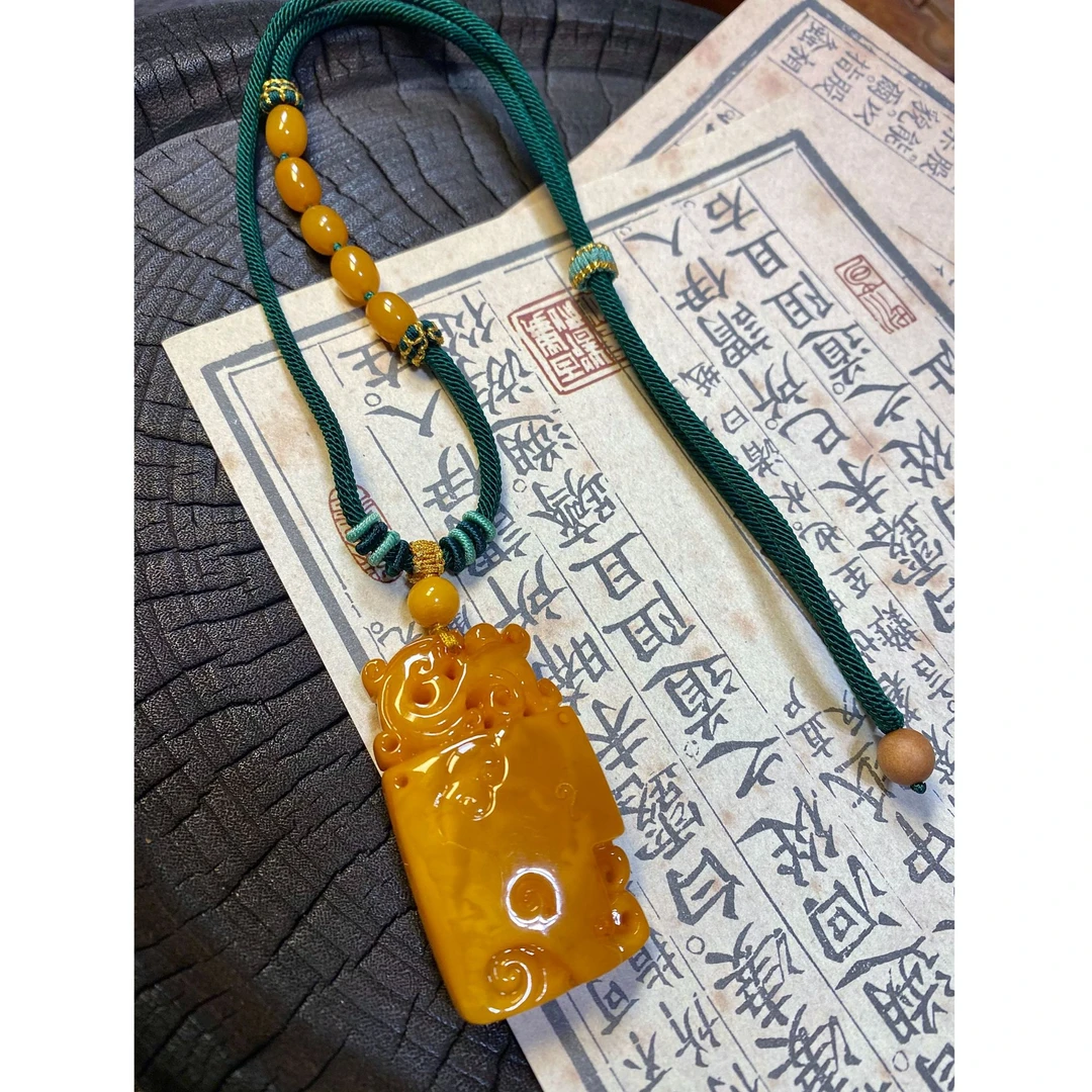 【山珊珠宝】带绳20.37g天然老蜜蜡DIY项链仿古龙牌吊坠（03005）