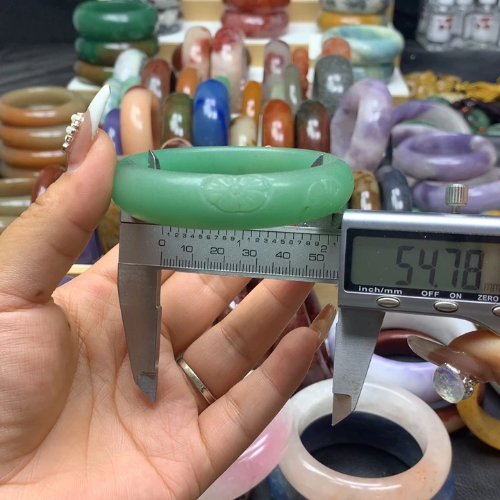 未镶嵌手镯石英质玉