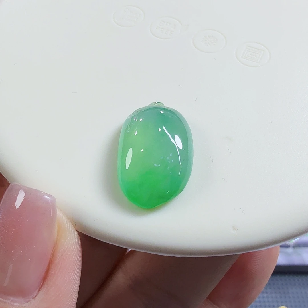 翡翠未镶嵌颈饰裸石