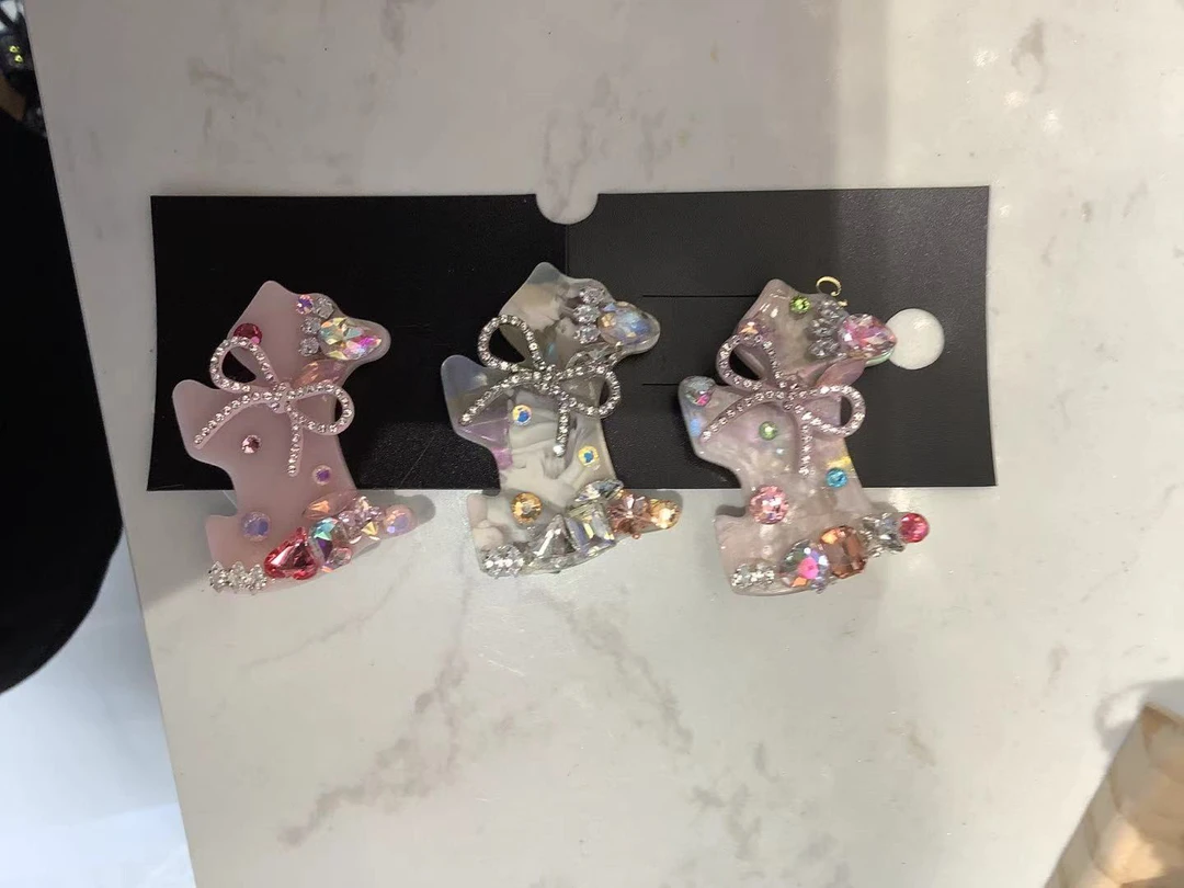 饰品重工闪钻卡通狗狗蝴蝶结甜美碎发夹高级感醋酸